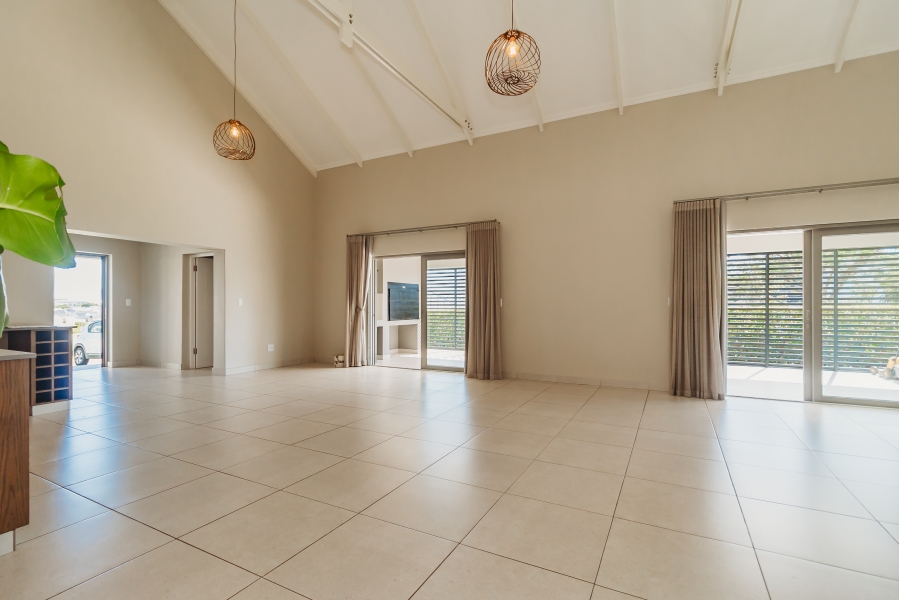 4 Bedroom Property for Sale in Kraaibosch Manor Western Cape